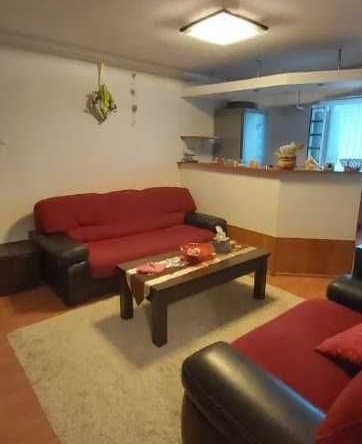 Дава се под наем Тристаен апартамент в Пловдив, Въстанически - 84 кв.м за 459 € - Снимка #1