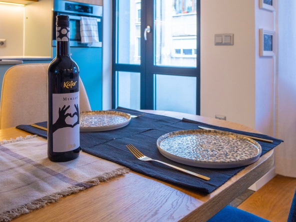 Дава се под наем Едностаен апартамент в ж.Южен парк - 40 кв.м за 657.9 € - Снимка #1