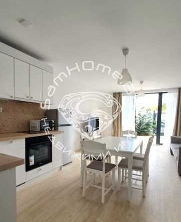 Дава се под наем Четиристаен апартамент в к.к. Св.Св. Константин и Елена - 140 кв.м за 1100 € - Снимка #1