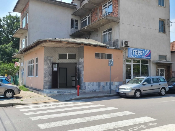 Магазин в Бяла Слатина - 860 кв.м за 208 €/кв.м - Снимка #1