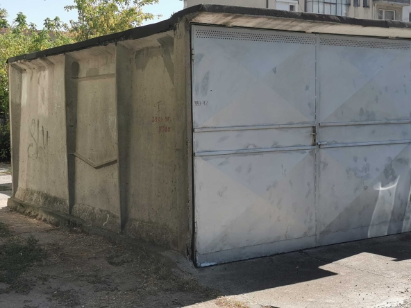 Гараж / Паркомясто в Казанлък - 20 кв.м за 64 €/кв.м - Снимка #1