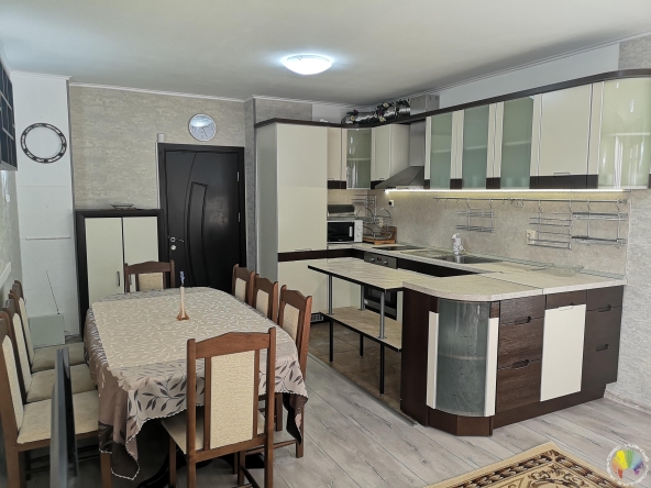 Дава се под наем Двустаен апартамент в Бургас, Лазур - 65 кв.м за 510 € - Снимка #1