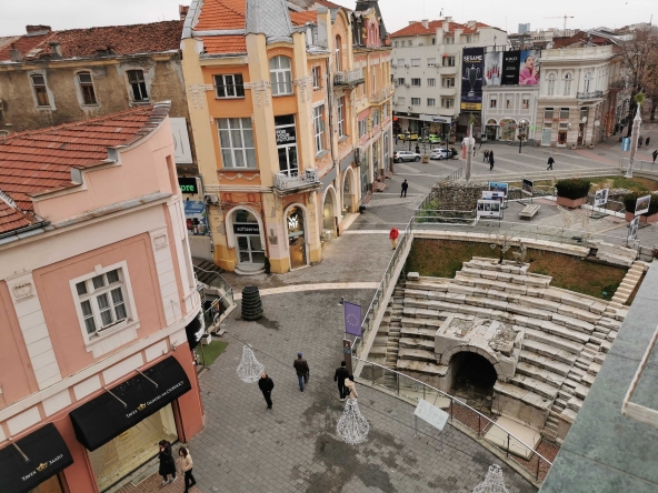 Дава се под наем Многостаен апартамент в Пловдив, Старият град - 150 кв.м за 1050 € - Снимка #1