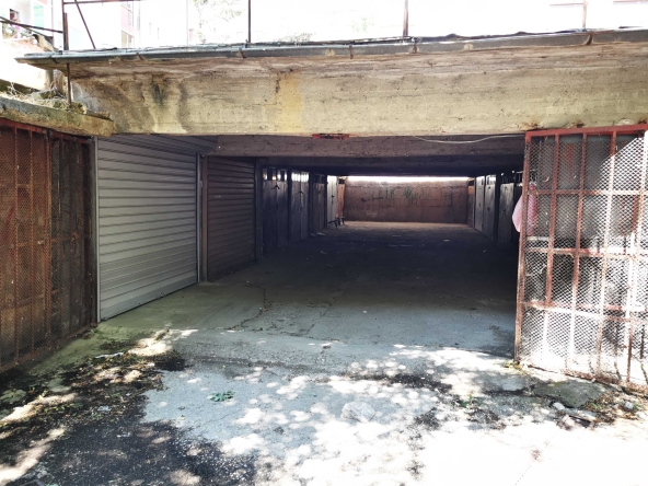 Гараж / Паркомясто в Велико Търново, Център - 18 кв.м за 1000 €/кв.м - Снимка #1