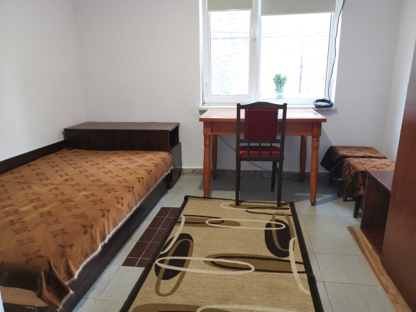 Дава се под наем Етаж от къща в Добрич, Център - 15 кв.м за 102 € - Снимка #1