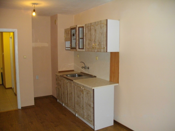 Дава се под наем Двустаен апартамент в Плевен, Идеален център - 60 кв.м за 229.5 € - Снимка #1