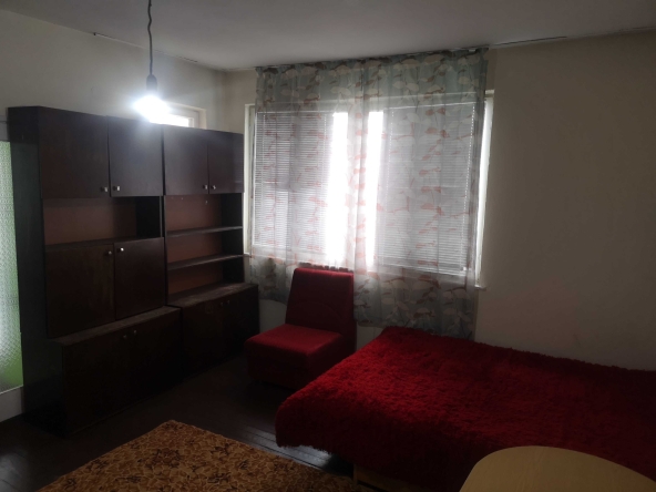 Дава се под наем Тристаен апартамент в Аксаково - 80 кв.м за 219.3 € - Снимка #1