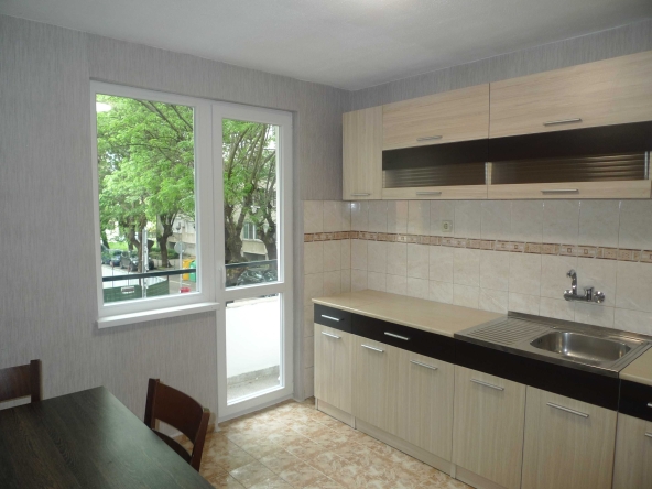 Дава се под наем Тристаен апартамент в София, Банишора - 650 кв.м за 648.21 € - Снимка #1