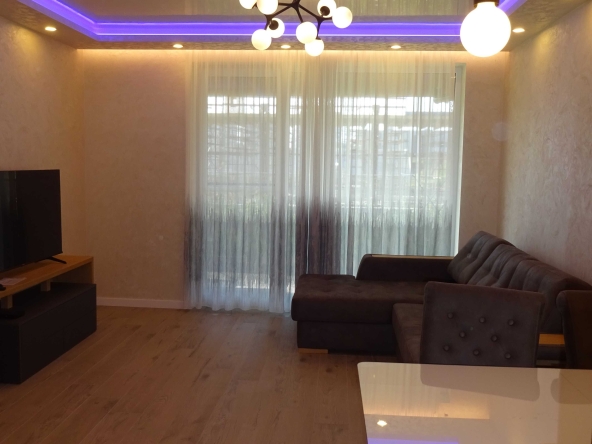 Дава се под наем Тристаен апартамент в Варна, Бриз - 94 кв.м за 850 € - Снимка #1