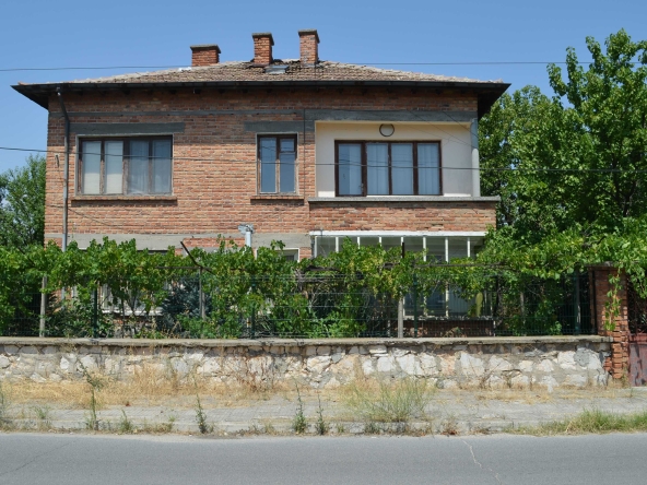 Къща в с. Радиново, Област Пловдив - 173 кв.м за 1619 €/кв.м - Снимка #1