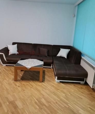 Дава се под наем Тристаен апартамент в София, Студентски град - 92 кв.м за 800 € - Снимка #1