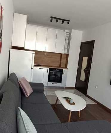 Дава се под наем Тристаен апартамент в Пловдив, Кършияка - 80 кв.м за 600 € - Снимка #1