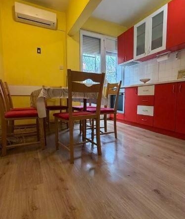 Дава се под наем Тристаен апартамент в Варна, Център - 80 кв.м за 598.23 € - Снимка #1