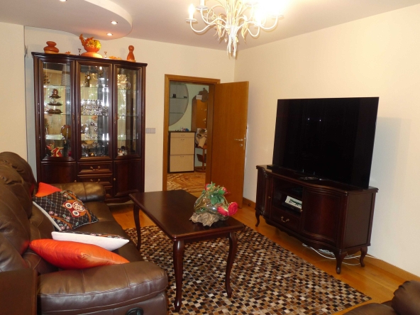 Тристаен апартамент в София, Медицинска академия - 92 кв.м за 2207 €/кв.м - Снимка #1