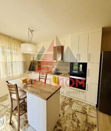 Дава се под наем Тристаен апартамент в к.к. Св.Св. Константин и Елена - 100 кв.м за 700 € - Снимка #1