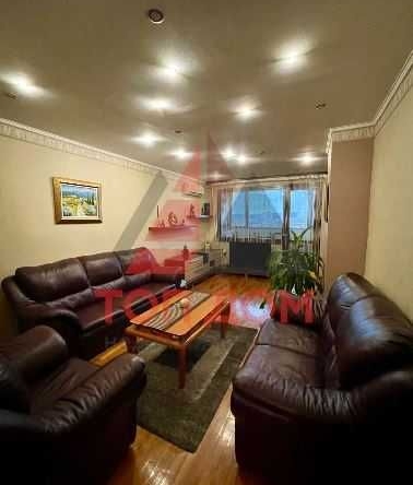 Дава се под наем Четиристаен апартамент в Варна, Лятно кино Тракия - 112 кв.м за 663 € - Снимка #1