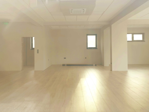 Дава се под наем Магазин в Перник, Изток - 140 кв.м за 1400 € - Снимка #1