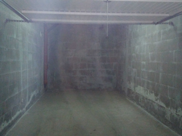 Дава се под наем Гараж / Паркомясто в София, 7-ми 11-ти километър - 30 кв.м за 153 € - Снимка #1