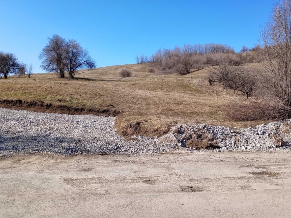 Парцел в Перник, Изток - 1400 кв.м за 68 €/кв.м - Снимка #1