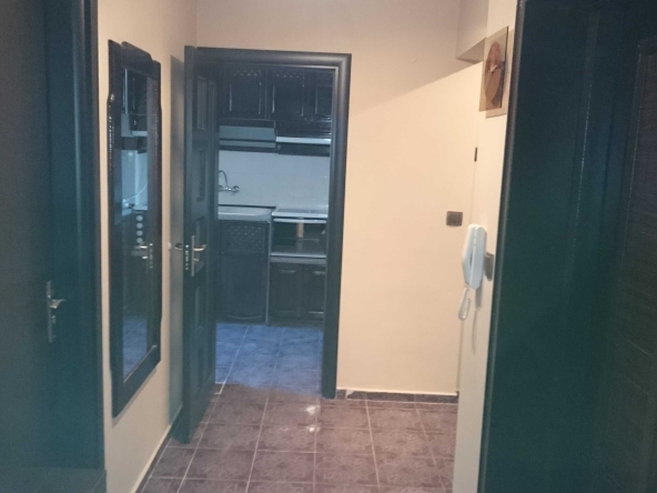 Дава се под наем Тристаен апартамент в Варна, Общината - 70 кв.м за 561 € - Снимка #1