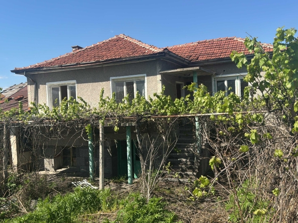 Къща в с. Главиница, Област Пазарджик - 200 кв.м за 383 €/кв.м - Снимка #1