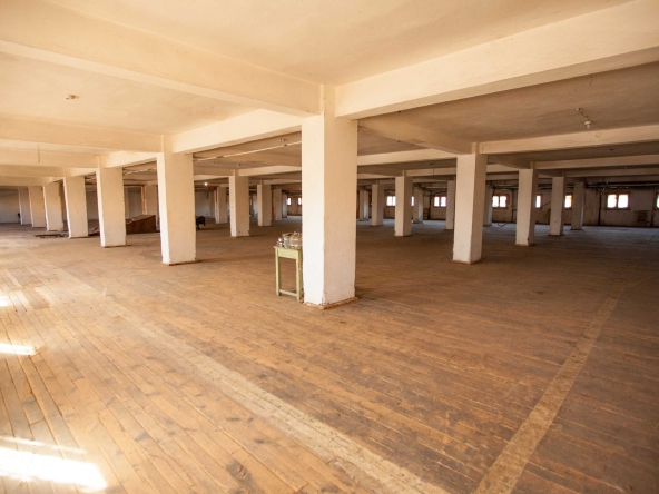 Дава се под наем Промишлена сграда в Дупница - 300 кв.м за 298.86 € - Снимка #1