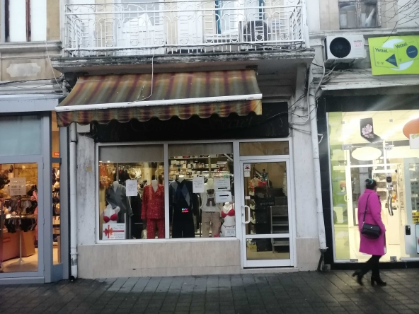 Дава се под наем Магазин в Пазарджик, Руски - 18 кв.м за 397.8 € - Снимка #1