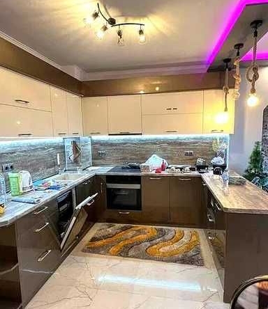 Дава се под наем Тристаен апартамент в Бургас, Славейков - 110 кв.м за 522.75 € - Снимка #1