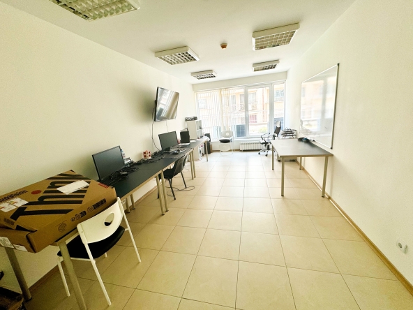 Дава се под наем Офис в София, Стрелбище - 90 кв.м за 810 € - Снимка #1