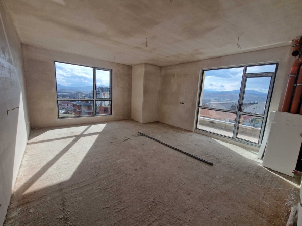 Тристаен апартамент в Благоевград, Освобождение - 106 кв.м за 587 €/кв.м - Снимка #1