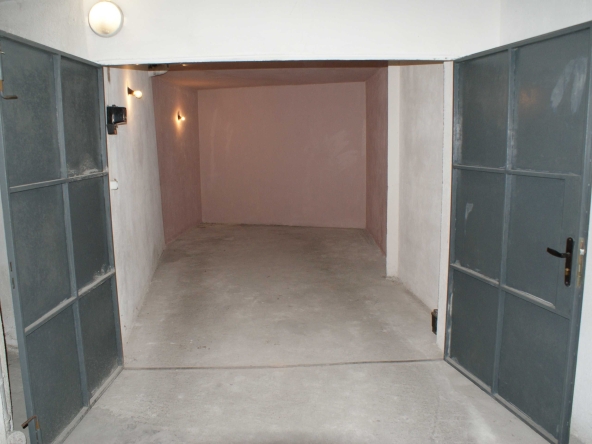 Гараж / Паркомясто в Сливен, Център - 19 кв.м за 1316 €/кв.м - Снимка #1