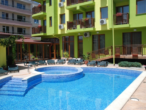 Хотел в Хисаря - 1000 кв.м за 485 €/кв.м - Снимка #1