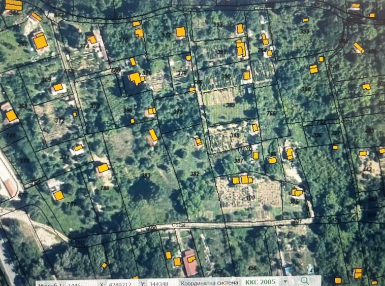 Парцел в Враца, Студентски град - 1976 кв.м за 8 €/кв.м - Снимка #1