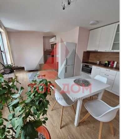 Дава се под наем Тристаен апартамент в Варна, Колхозен пазар - 80 кв.м за 510 € - Снимка #1