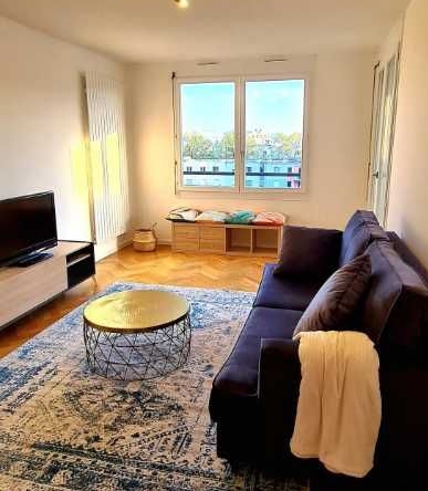 Дава се под наем Двустаен апартамент в Пловдив, Център - 46 кв.м за 255 € - Снимка #1