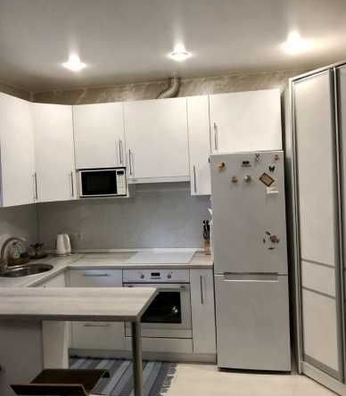 Дава се под наем Едностаен апартамент в Пловдив, Остромила - 40 кв.м за 244.8 € - Снимка #1