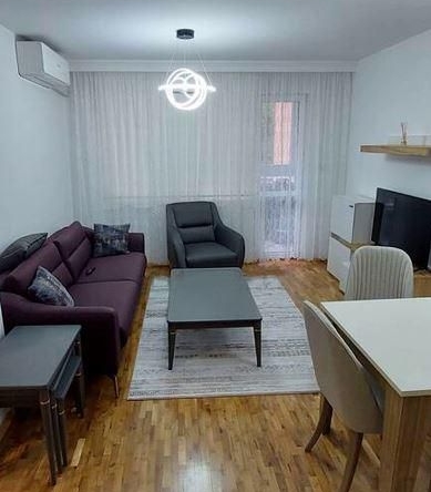 Дава се под наем Двустаен апартамент в Бургас, Славейков - 67 кв.м за 586.5 € - Снимка #1