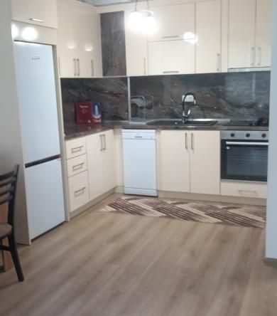 Дава се под наем Двустаен апартамент в Пловдив, Остромила - 65 кв.м за 440 € - Снимка #1