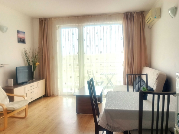 Дава се под наем Двустаен апартамент в Несебър - 71 кв.м за 714 € - Снимка #1
