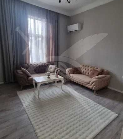 Дава се под наем Тристаен апартамент в Пловдив, Център - 90 кв.м за 750 € - Снимка #1