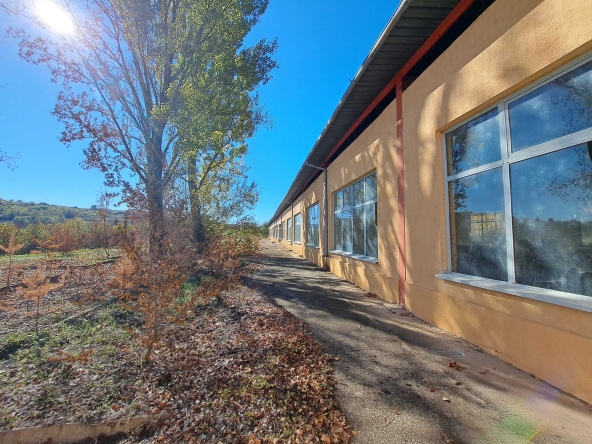 Склад в с. Дерманци, Област Ловеч - 9318 кв.м за 39 €/кв.м - Снимка #1