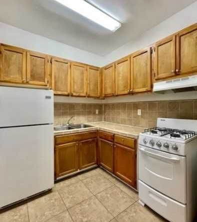 Дава се под наем Двустаен апартамент в Бургас, Братя Миладинови - 50 кв.м за 357 € - Снимка #1