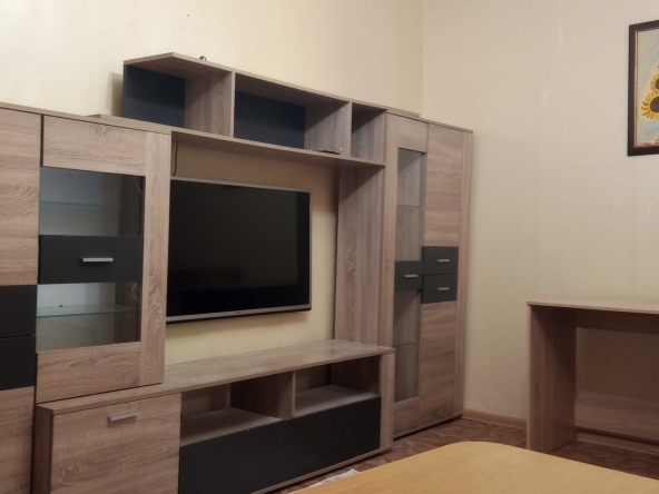 Тристаен апартамент в Варна, Зимно кино Тракия - 70 кв.м за 1943 €/кв.м - Снимка #1