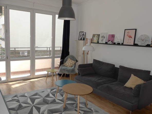 Дава се под наем Тристаен апартамент в София, Център - 76 кв.м за 800 € - Снимка #1