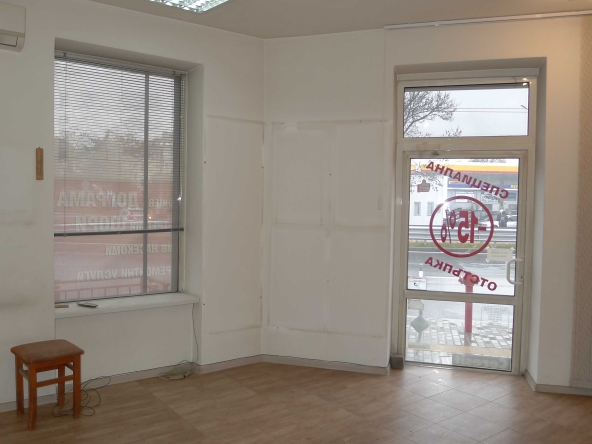 Дава се под наем Магазин в София, Център - 20 кв.м за 298.86 € - Снимка #1