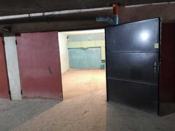 Дава се под наем Гараж / Паркомясто в Хасково, Дружба 1 - 18 кв.м за 117.3 € - Снимка #1