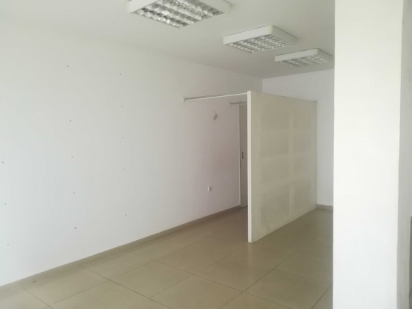 Магазин в Бургас, Славейков - 43 кв.м за 931 €/кв.м - Снимка #1