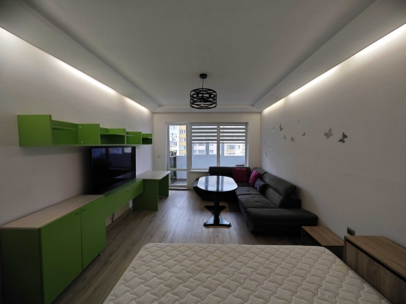 Тристаен апартамент в Варна, Автогара - 72 кв.м за 2403 €/кв.м - Снимка #1