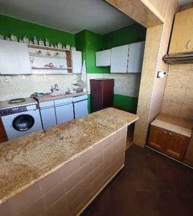 Дава се под наем Тристаен апартамент в Бургас, Славейков - 65 кв.м за 306 € - Снимка #1