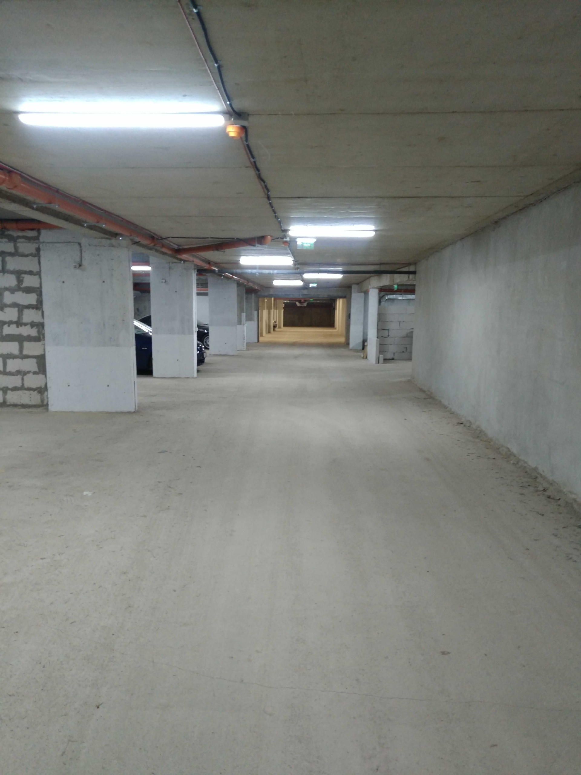 Дава се под наем Гараж / Паркомясто в София, Зона Б-19 - 45 кв.м за 76.5 € - Снимка #1